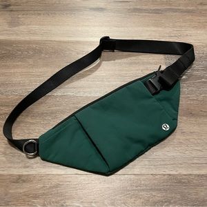 Lululemon Multi-Pocket Belt Bag - Everglade Green